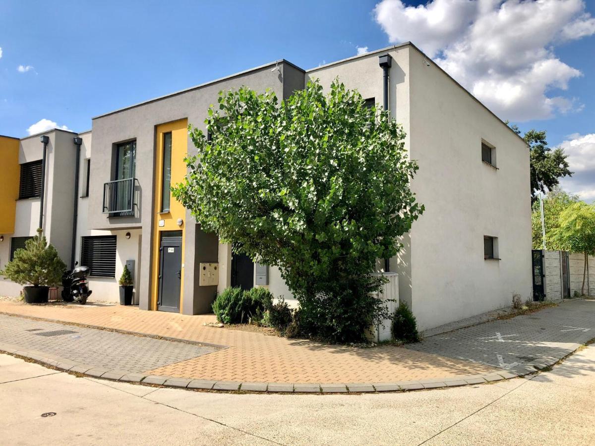 Sunrise Apartments Senec Esterno foto