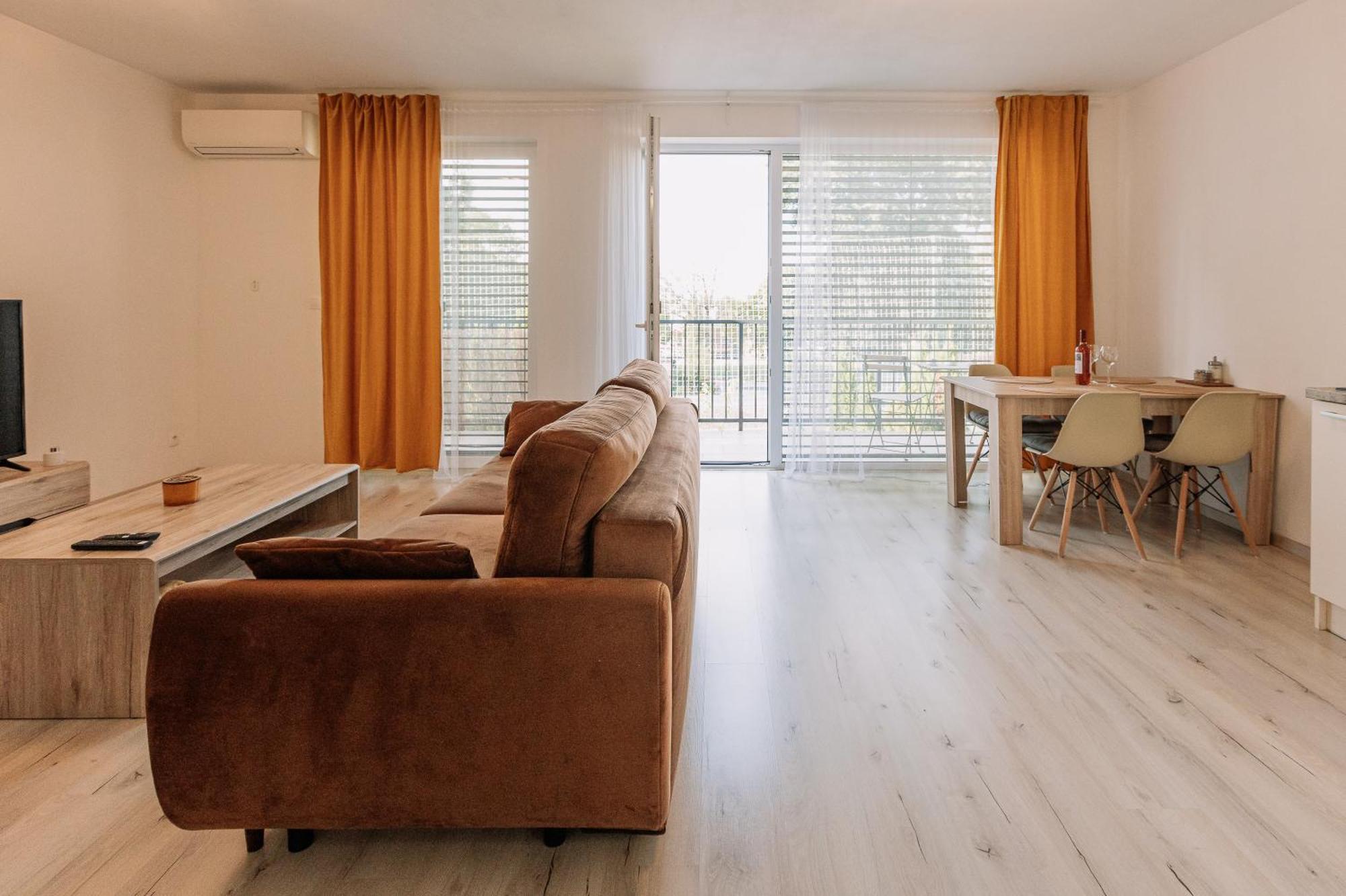 Sunrise Apartments Senec Esterno foto