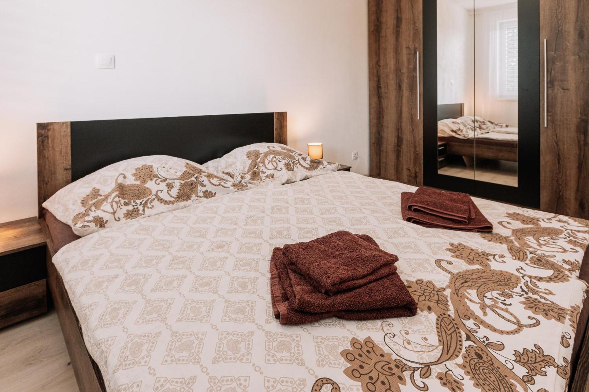Sunrise Apartments Senec Esterno foto